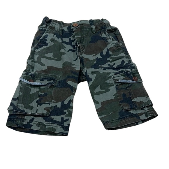 Like New, Quiksilver, Boys Camo Cargo Shorts, Size 7 - Picture 1 of 10
